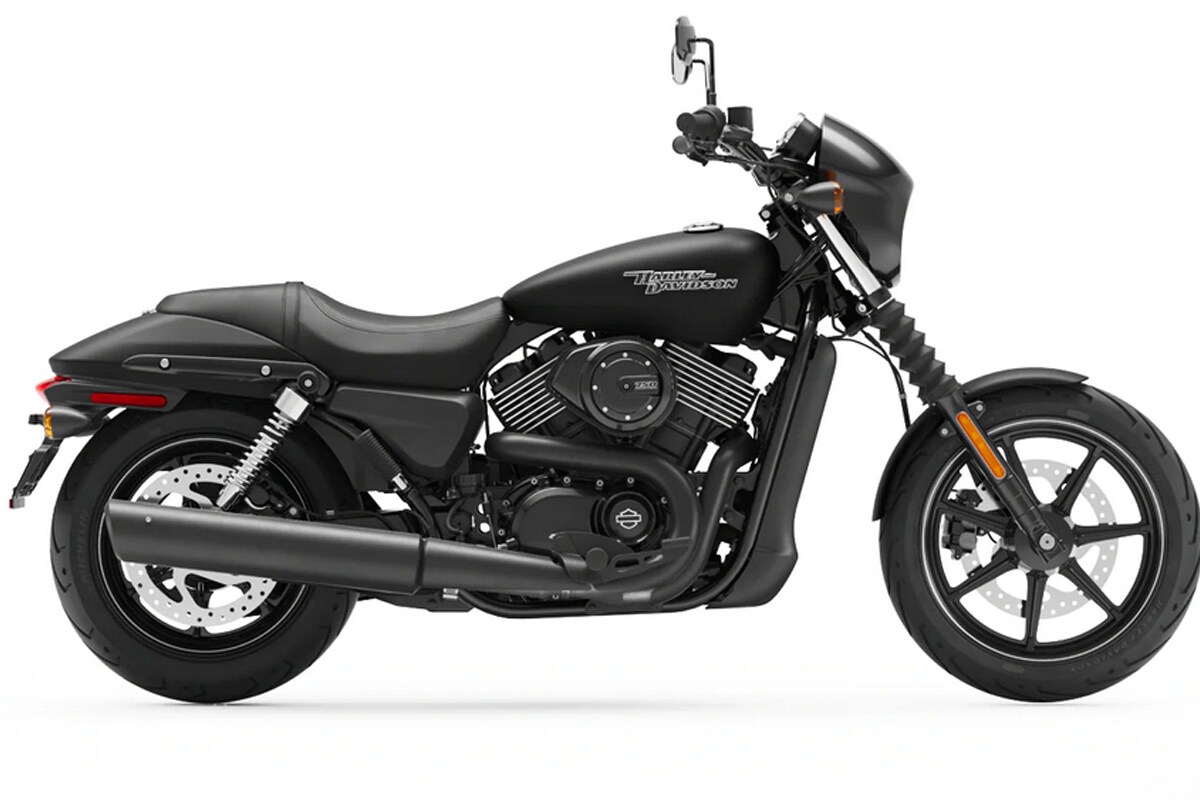 Harley-Davidson ने Street Rod चे BS6 मानक असलेल्या इंजिनच्या किंमतीत कपात केली आहे. त्यामुळे या बाइकची किंमतही आता 5,99,000 रुपये (एक्स शोरूम) इतकी झाली आहे. ही बाइक आता 56,500 रुपये स्वस्त झाली आहे. तर जुन्या मॉडेलची किंमतही 6,55,500 इतकी होती. Harley-Davidson ने Street Rod चे BS6 मानक असलेल्या इंजिनच्या किंमतीत कपात केली आहे. त्यामुळे या बाइकची किंमतही आता 5,99,000 रुपये (एक्स शोरूम) इतकी झाली आहे. ही बाइक आता 56,500 रुपये स्वस्त झाली आहे. तर जुन्या मॉडेलची किंमतही 6,55,500 इतकी होती.