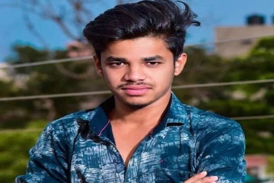 स्टुडिओ मालकाच्या छळाला कंटाळून फोटोग्राफरची आत्महत्या, संतप्त नातेवाईकांचा स्टुडिओत राडा