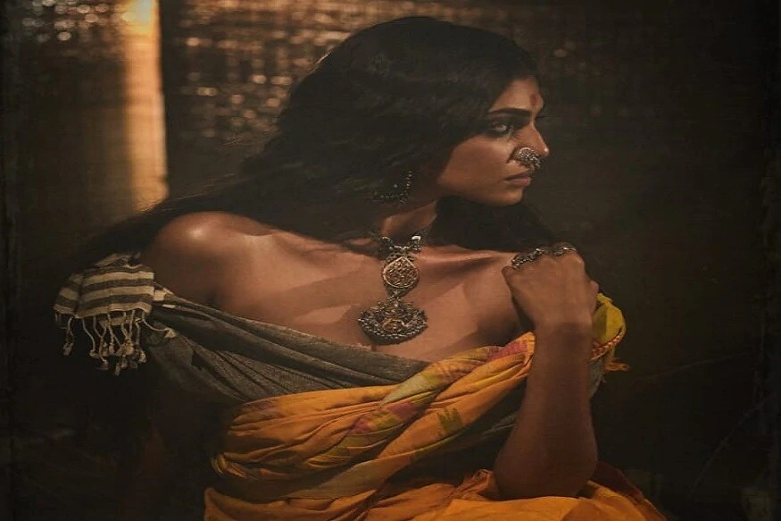 अभिनेत्री नेहमी सोशल मीडियावर सक्रीय असते. तिचे अनेक फोटो ती सोशल मीडियावर पोस्ट करत असते. तिच्या स्टाइल आणि फॅशन सेन्सचे चाहत्यांकडून नेहमीच कौतुक होत आले आहे. अभिनेत्री नेहमी सोशल मीडियावर सक्रीय असते. तिचे अनेक फोटो ती सोशल मीडियावर पोस्ट करत असते. तिच्या स्टाइल आणि फॅशन सेन्सचे चाहत्यांकडून नेहमीच कौतुक होत आले आहे.
