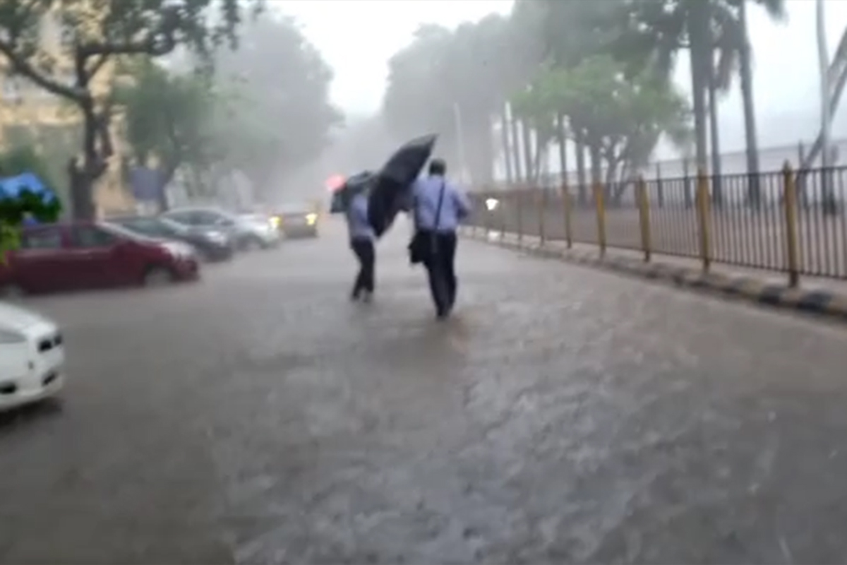 ठाणे आणि पालघर जिल्ह्यात उद्या जोरदार पाऊस राहाणार आहे.