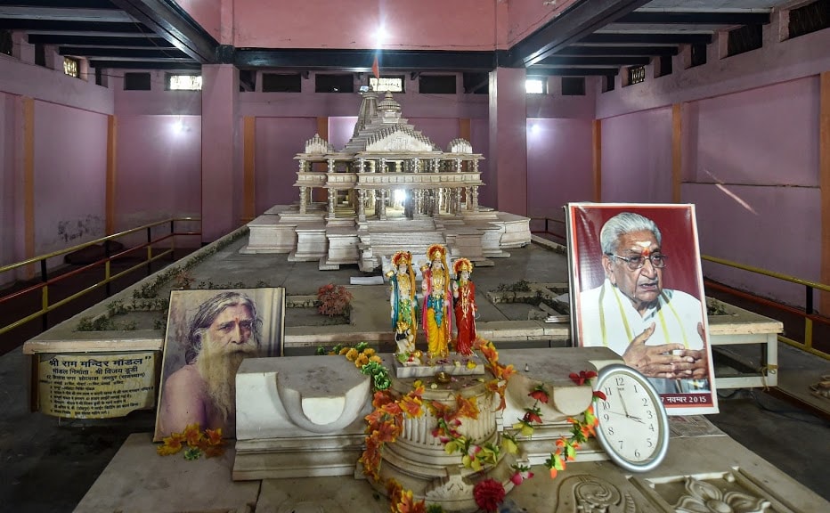 2010: हिंदू, मुस्लिम आणि निर्मोही आखाडा यांना वादग्रस्त जागा विभागून देण्याचा अलाहाबाद हायकोर्टाचा 30 सप्टेंबरला निर्णय निर्णय. 2010: हिंदू, मुस्लिम आणि निर्मोही आखाडा यांना वादग्रस्त जागा विभागून देण्याचा अलाहाबाद हायकोर्टाचा 30 सप्टेंबरला निर्णय निर्णय.