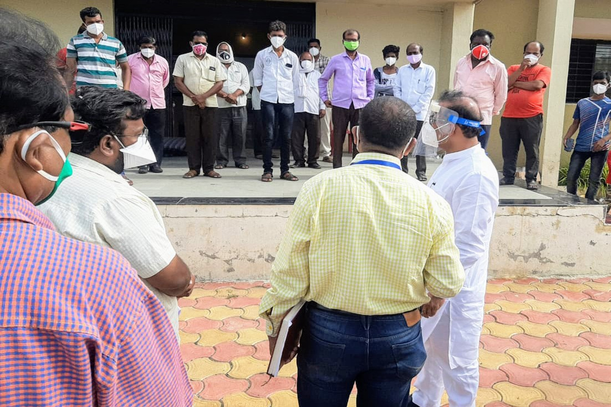मंत्री असावा तर असा! आईच्या निधनानंतर अवघ्या 3 दिवसांत पुन्हा उतरले कोरोना युद्धात