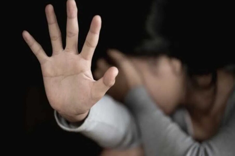 या प्रकरणात पोलिसांनी दोघांना अटक केली आहे. माणुसकीला काळीमा फासणाऱ्या या घटनेची तक्रार हंटरगंज पोलीस ठाण्यात करण्यात आली आहे. एसपी ऋषभ झा यांनी सांगितलं की, पोलिसांनी तिघांपैकी दोन आरोपींना अटक केली आहे. त्यांची चौकशी केली जात आहे. तर दुसऱ्या आरोपीचा शोध घेण्यासाठी ठिकठिकाणी छापेमारी केली जात आहे. 