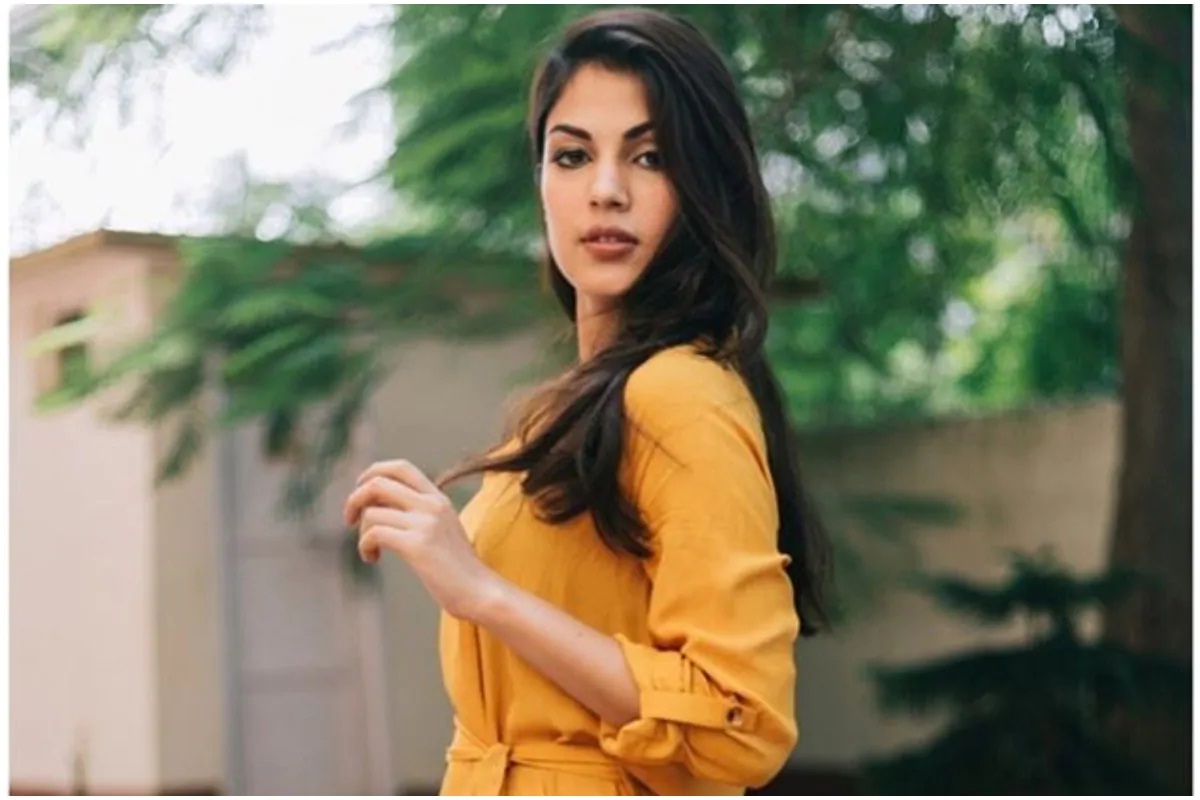 मोठी बातमी! रियाच्या घरी NCB चं सर्च ऑपरेशन सुरू, सॅम्युल मिरांडाला घेतलं ताब्यात