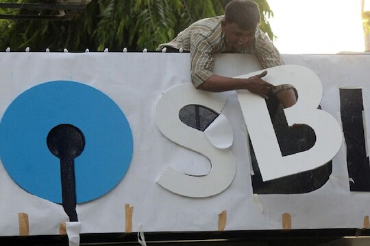 SBI ची खास सुविधा! पैशांची गरज भासल्यास काढू शकता बँक बॅलन्सपेक्षा अधिक रक्कम