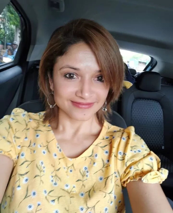 गेले काही वर्ष कोलकाता संघाकडून खेळणाऱ्या रॉबिन उथप्पला यंदा राजस्थान संघाने विकत घेतले आहे. त्यामुळे कोलकाताच्या डगआउटमध्ये रॉबिनला सपोर्ट करणारी शितल गौतम यंदा मात्र दिसणार आहे. गेले काही वर्ष कोलकाता संघाकडून खेळणाऱ्या रॉबिन उथप्पला यंदा राजस्थान संघाने विकत घेतले आहे. त्यामुळे कोलकाताच्या डगआउटमध्ये रॉबिनला सपोर्ट करणारी शितल गौतम यंदा मात्र दिसणार आहे.