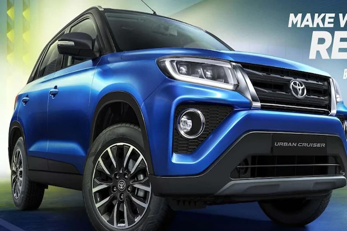 टोयोटा किर्लोस्कर मोटर (Toyota Kirloskar Motor) ने 22 ऑगस्ट रोजी आपली नवीन SUV टोयोटा अर्बन क्रूजर (Toyota Urban Cruiser) ची बुकिंग सुरू केली आहे. ऑनलाईन डीलरशीपवर 11,000 रुपये देऊन ही गाडी बूक करता येणार आहे. कंपनीने या गाडीबद्दलची अधिक माहितीही दिली आहे. टोयोटा किर्लोस्कर मोटर (Toyota Kirloskar Motor) ने 22 ऑगस्ट रोजी आपली नवीन SUV टोयोटा अर्बन क्रूजर (Toyota Urban Cruiser) ची बुकिंग सुरू केली आहे. ऑनलाईन डीलरशीपवर 11,000 रुपये देऊन ही गाडी बूक करता येणार आहे. कंपनीने या गाडीबद्दलची अधिक माहितीही दिली आहे.
