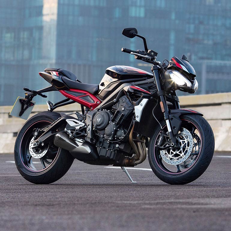 Triumph Street triple R ची किंमत ही 8.84 लाखांपासून सुरू होते. Triumph Street triple R आधीचे मॉडेल असलेल्या RS चा नवा अवतार आहे. ‘स्ट्रीट ट्रिपल आरएस’ची भारतात किंमत 11.33 लाख आहे. Triumph Street triple R ची किंमत ही 8.84 लाखांपासून सुरू होते. Triumph Street triple R आधीचे मॉडेल असलेल्या RS चा नवा अवतार आहे. ‘स्ट्रीट ट्रिपल आरएस’ची भारतात किंमत 11.33 लाख आहे.