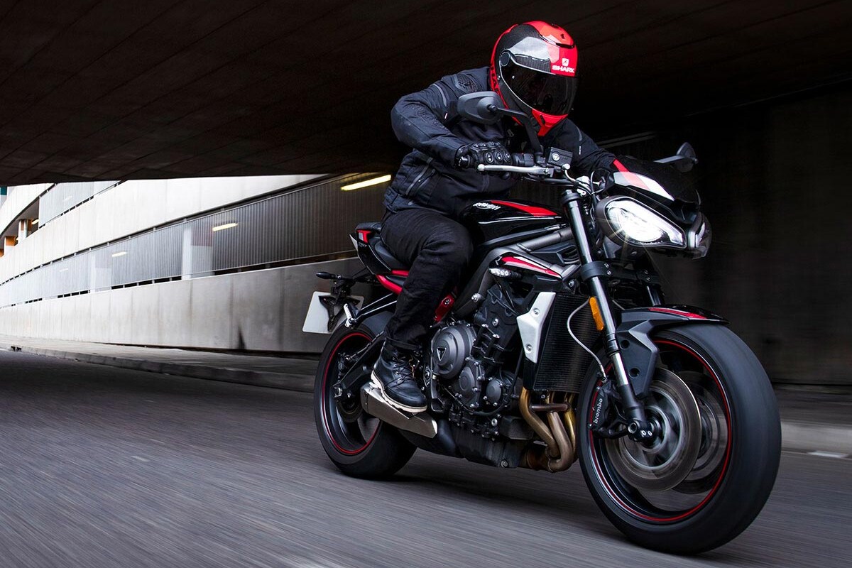 ब्रिटिश मोटरसायकल कंपनी ट्रायम्फ मोटरसायकल्स (Triumph Motorcycles) ने अखेर ‘स्ट्रीट ट्र्रिपल आर’ (Street Triple R) ही भारतात लाँच केली आहे. ब्रिटिश मोटरसायकल कंपनी ट्रायम्फ मोटरसायकल्स (Triumph Motorcycles) ने अखेर ‘स्ट्रीट ट्र्रिपल आर’ (Street Triple R) ही भारतात लाँच केली आहे.