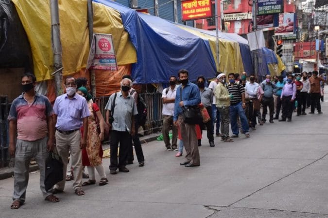 वय वर्षं 65 आणि त्यापुढच्या व्यक्तींनी ज्यांना काही आजार आहेत अशांनी आणि 10 वर्षांच्या आतल्या मुलांनी घरातच राहावं, असं आवाहन करण्यात आलं आहे. वय वर्षं 65 आणि त्यापुढच्या व्यक्तींनी ज्यांना काही आजार आहेत अशांनी आणि 10 वर्षांच्या आतल्या मुलांनी घरातच राहावं, असं आवाहन करण्यात आलं आहे.