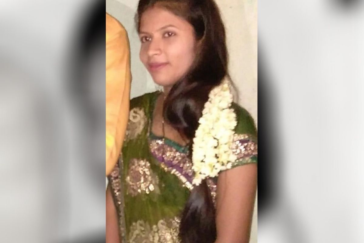 वडिलांनीच संपवला लेकाचा 5 वर्षांचा संसार, सुनेच्या गळ्यावर कुऱ्हाडीने वार करून केलं ठार