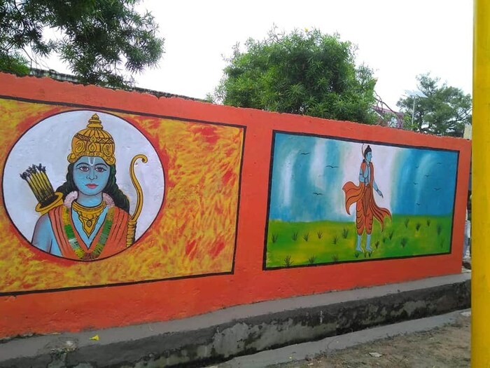 अयोध्येत ठिक-ठिकाणी सुंदर देखावेही उभारण्यात आले आहेत.