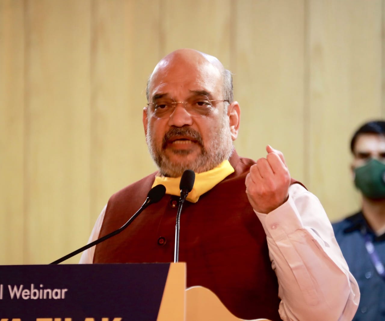 अमित शहा कोरोना पॉझिटिव्ह असल्याचे समोर आल्यानंतर मोदी सरकारच्या मंत्रिमंडळात धावाधाव सुरू झाली आहे. शहा मंत्रिमंडळाच्या बैठकीत उपस्थित राहिले होते. त्यामुळे लागण होण्याची भीती व्यक्त केली जात आहे अमित शहा कोरोना पॉझिटिव्ह असल्याचे समोर आल्यानंतर मोदी सरकारच्या मंत्रिमंडळात धावाधाव सुरू झाली आहे. शहा मंत्रिमंडळाच्या बैठकीत उपस्थित राहिले होते. त्यामुळे लागण होण्याची भीती व्यक्त केली जात आहे