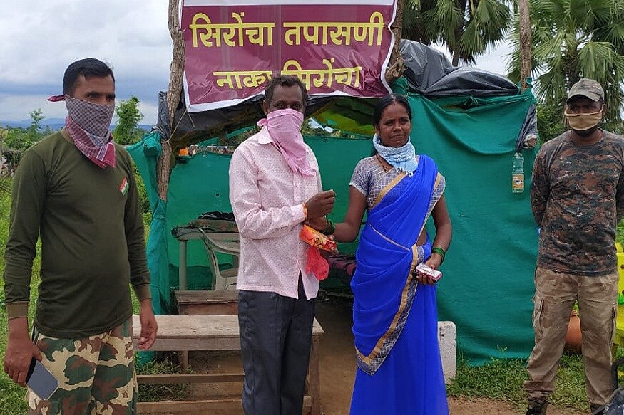 कोरोनामुळे सगळ्यांची ताटातूट झाली आहे. अजुनही विनापरवाना प्रवासाची परवानगी नाही. त्यामुळे महाराष्ट्राला लागून असलेल्या तेलंगणा सीमेवर अनोखं रक्षाबंधन साजरं झालं. कोरोनामुळे सगळ्यांची ताटातूट झाली आहे. अजुनही विनापरवाना प्रवासाची परवानगी नाही. त्यामुळे महाराष्ट्राला लागून असलेल्या तेलंगणा सीमेवर अनोखं रक्षाबंधन साजरं झालं.