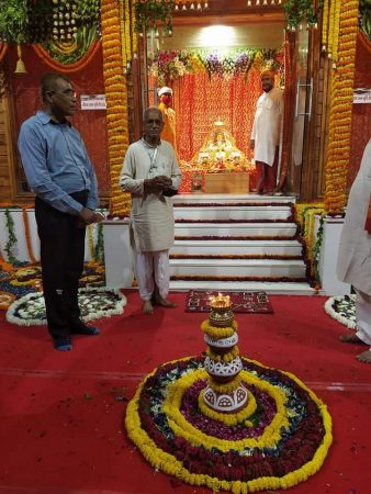 अयोध्येमध्ये आज राम मंदिरासाठी भूमिपूजन करण्यात येणार आहे. दुपारी 12.30 वाजता पंतप्रधान नरेंद्र मोदींच्या हस्ते हे भूमिपूजन करण्यात येईल. अयोध्येमध्ये आज राम मंदिरासाठी भूमिपूजन करण्यात येणार आहे. दुपारी 12.30 वाजता पंतप्रधान नरेंद्र मोदींच्या हस्ते हे भूमिपूजन करण्यात येईल.
