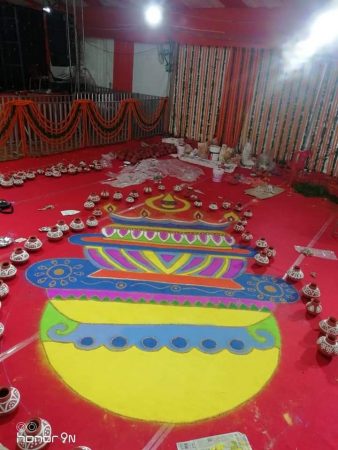 या वीटेवर प्रभू श्रीरामांचं नाव आणि भूमिपूजनाचा मुहूर्त लिहिण्यात आला असून मोजक्या लोकांच्या उपस्थितीत हा सोहळा पार पडणार आहे. या वीटेवर प्रभू श्रीरामांचं नाव आणि भूमिपूजनाचा मुहूर्त लिहिण्यात आला असून मोजक्या लोकांच्या उपस्थितीत हा सोहळा पार पडणार आहे.