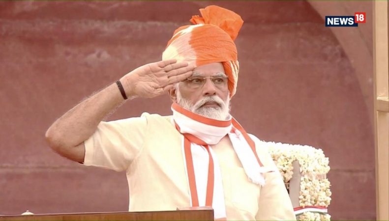 यावेळी पंतप्रधान नरेंद्र मोदींनी अटल बिहारी वाजपेयींचा रेकॉर्ड मोडला आहे. सातव्यांदा पंतप्रधान नरेंद्र मोदींनी लाल किल्ल्यावरून ध्वजारोहण केलं आहे. तर अटलजींनी 6 वेळा पंतप्रधान म्हणून ध्वजारोहण केलं होतं. यावेळी पंतप्रधान नरेंद्र मोदींनी अटल बिहारी वाजपेयींचा रेकॉर्ड मोडला आहे. सातव्यांदा पंतप्रधान नरेंद्र मोदींनी लाल किल्ल्यावरून ध्वजारोहण केलं आहे. तर अटलजींनी 6 वेळा पंतप्रधान म्हणून ध्वजारोहण केलं होतं.