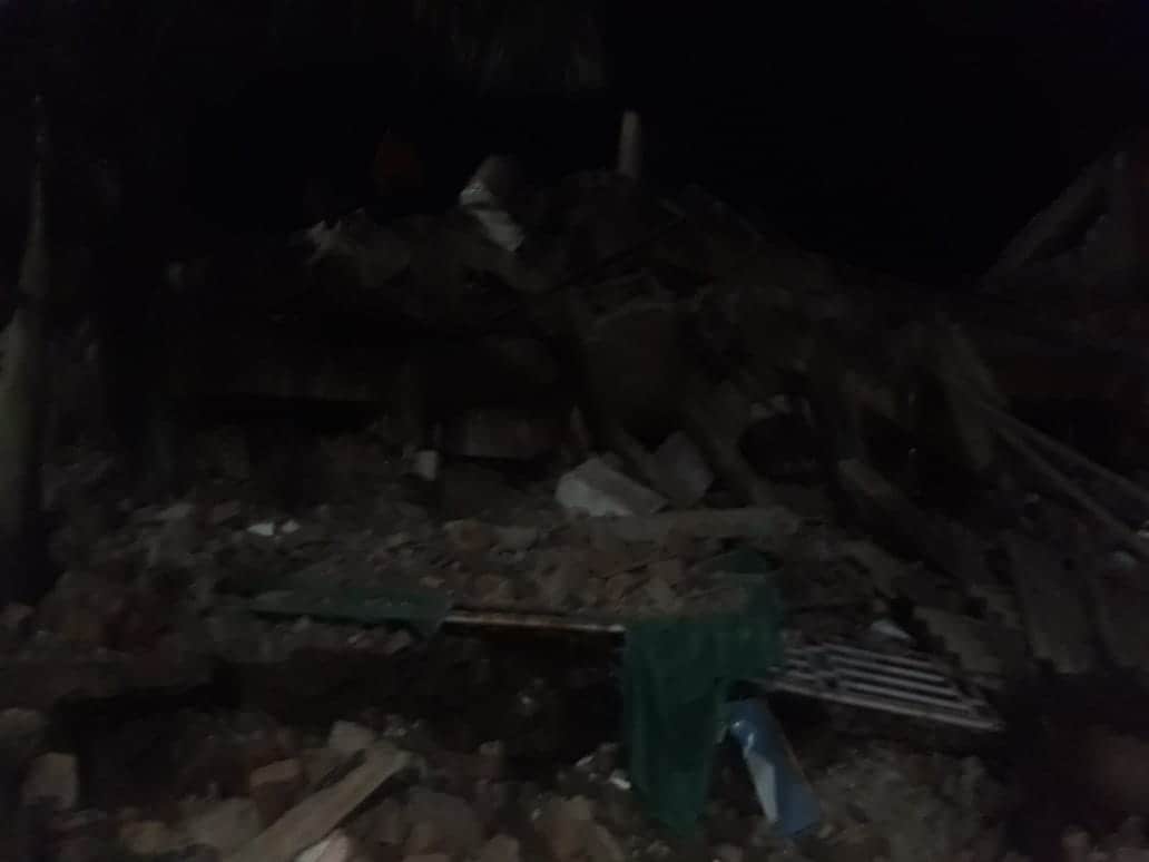 कोसळलेल्या या इमारतीबाबत धक्कादायक माहिती समोर आली आहे. पूर नियंत्रण रेषेत तळ्याच्या शेजारीच ही इमारत बांधण्यात आली होती. कोसळलेल्या या इमारतीबाबत धक्कादायक माहिती समोर आली आहे. पूर नियंत्रण रेषेत तळ्याच्या शेजारीच ही इमारत बांधण्यात आली होती.