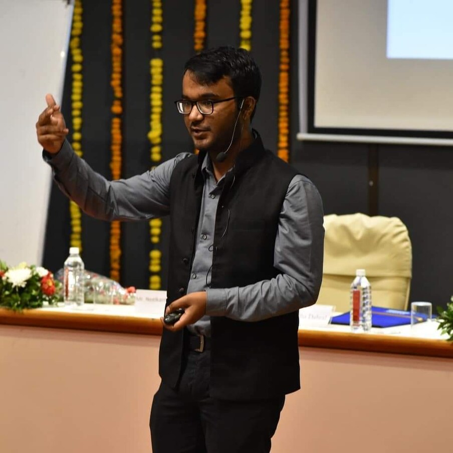 लंडनमधील माइंड स्पोर्ट्स ऑलिम्पियाडच्या मेंटल कॅलक्युलेशन वर्ल्ड चॅम्पियनशिपमध्ये त्याने सुवर्णपदक पटकावलं आहे.