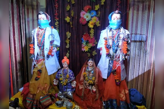 महालक्ष्मीच्या देखाव्‍यातून कोरोनायोद्धा डॉक्‍टरांबद्दल ठाकरे कुटुंबीयांनी अशी व्‍यक्‍त केली कृतज्ञता!