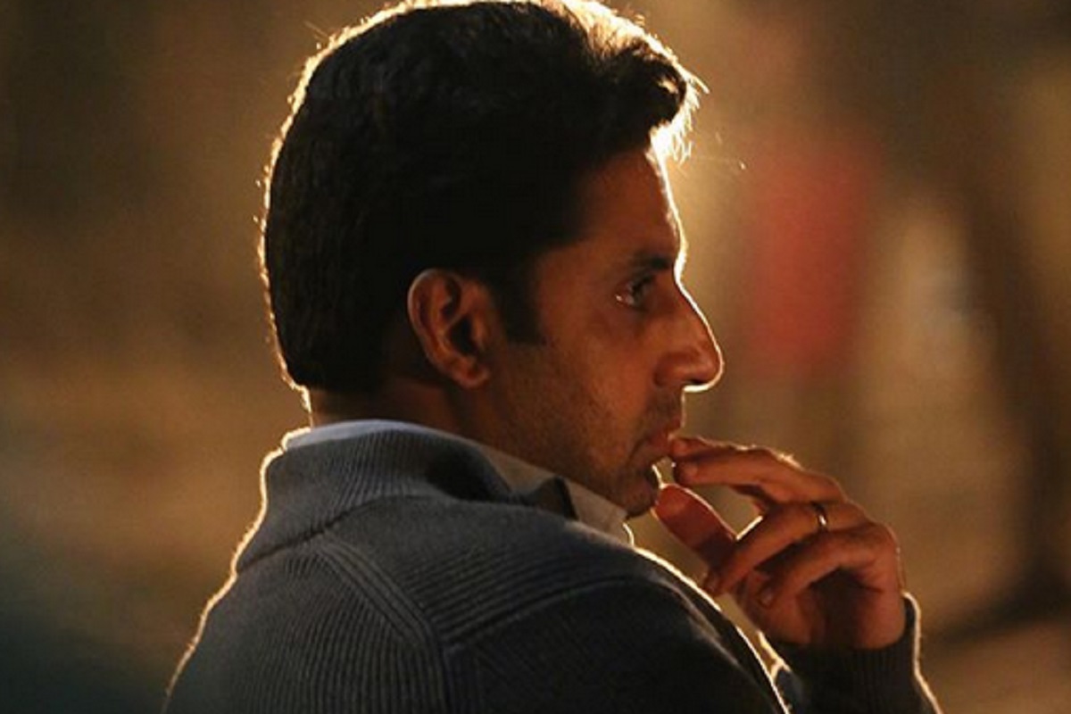 'हॅश है क्या?' ड्रग्जबाबत असा प्रश्न विचारणाऱ्या ट्रोलरलाच अभिषेक बच्चनने केलं ट्रोल