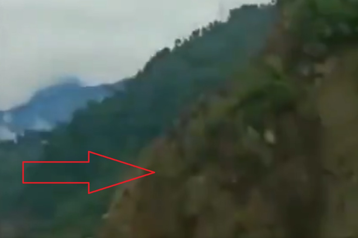 एका क्षणांत डोळ्यादेखत कोसळली भलीमोठी दरड, पाहा LIVE VIDEO