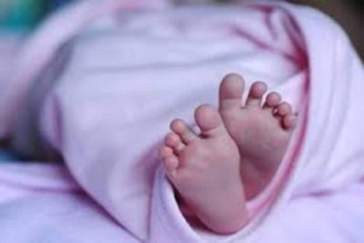 मात्र ज्या महिलांची गर्भारपणाच्या 37 आठवड्यांआधाची प्रकृती गंभीर झाली आहे त्यांचं बाळ वेळेआधीच जन्मण्याची प्रकरणं अधिक आहेत. महिलांची प्रकृती गंभीर होण्यात मधुमेह कारणीभूत ठरत असल्याचंही निरीक्षण संशोधकांनी नोंदवलं. मात्र ज्या महिलांची गर्भारपणाच्या 37 आठवड्यांआधाची प्रकृती गंभीर झाली आहे त्यांचं बाळ वेळेआधीच जन्मण्याची प्रकरणं अधिक आहेत. महिलांची प्रकृती गंभीर होण्यात मधुमेह कारणीभूत ठरत असल्याचंही निरीक्षण संशोधकांनी नोंदवलं.