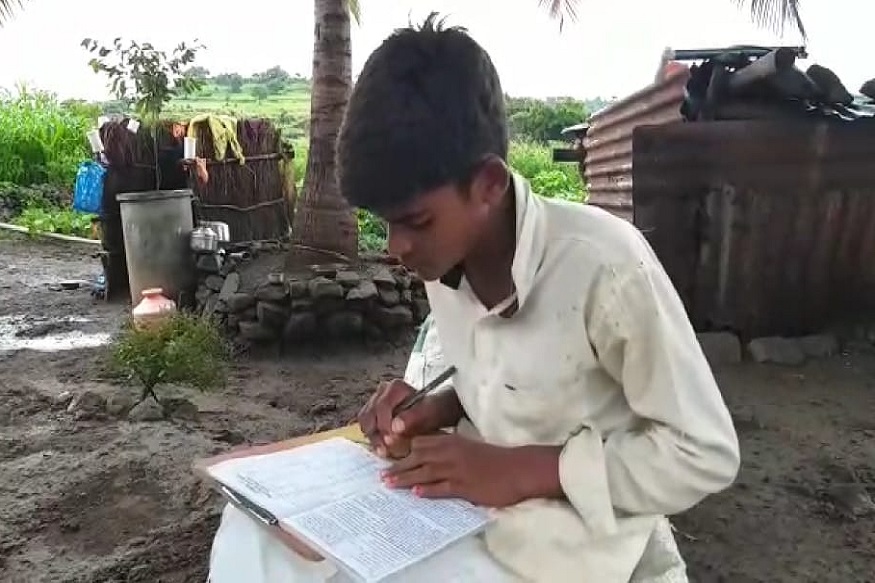 जेव्हा आई घरासाठी बाप झाली, लेकानंही वडिलांच्या आत्महत्येनंतर असं मिळवलं घवघवीत यश