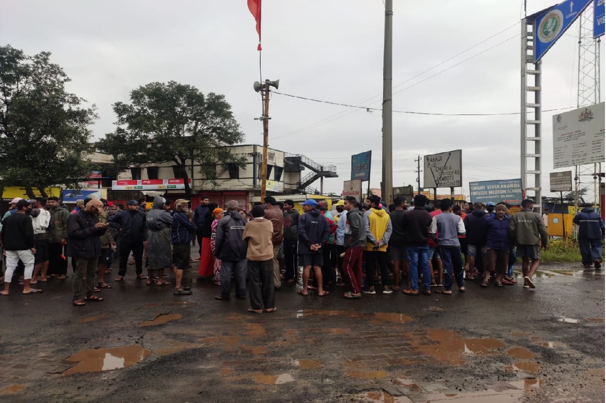 राज्यात वाद पेटला, एका रात्रीत छत्रपती शिवाजी महाराजांच्या पुतळ्यासमोर बसवला रायन्ना यांचा पुतळा