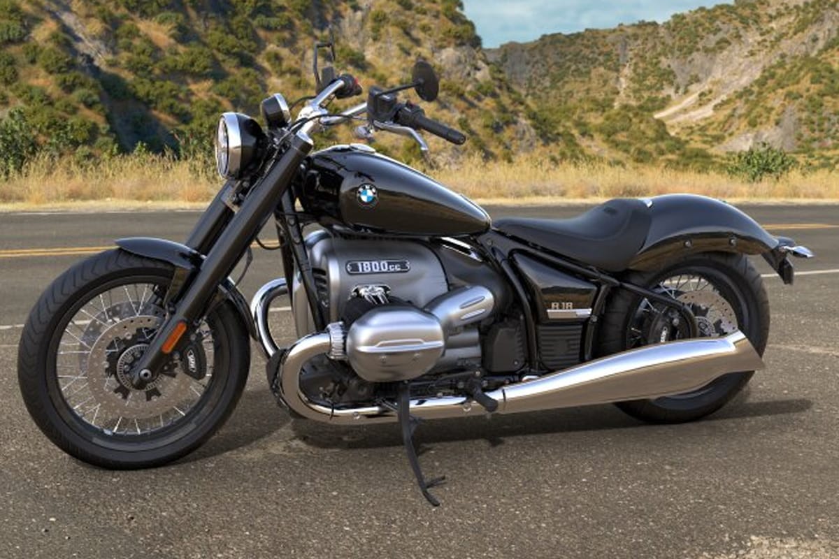BMW- R18 ग्राहकांना जवळून पाहता यावी यासाठी BMW- R18 ही बाइक दिल्लीतील आपल्या डीलरशीपकडे डिस्प्ले केली आहे. BMW- R18 ग्राहकांना जवळून पाहता यावी यासाठी BMW- R18 ही बाइक दिल्लीतील आपल्या डीलरशीपकडे डिस्प्ले केली आहे.