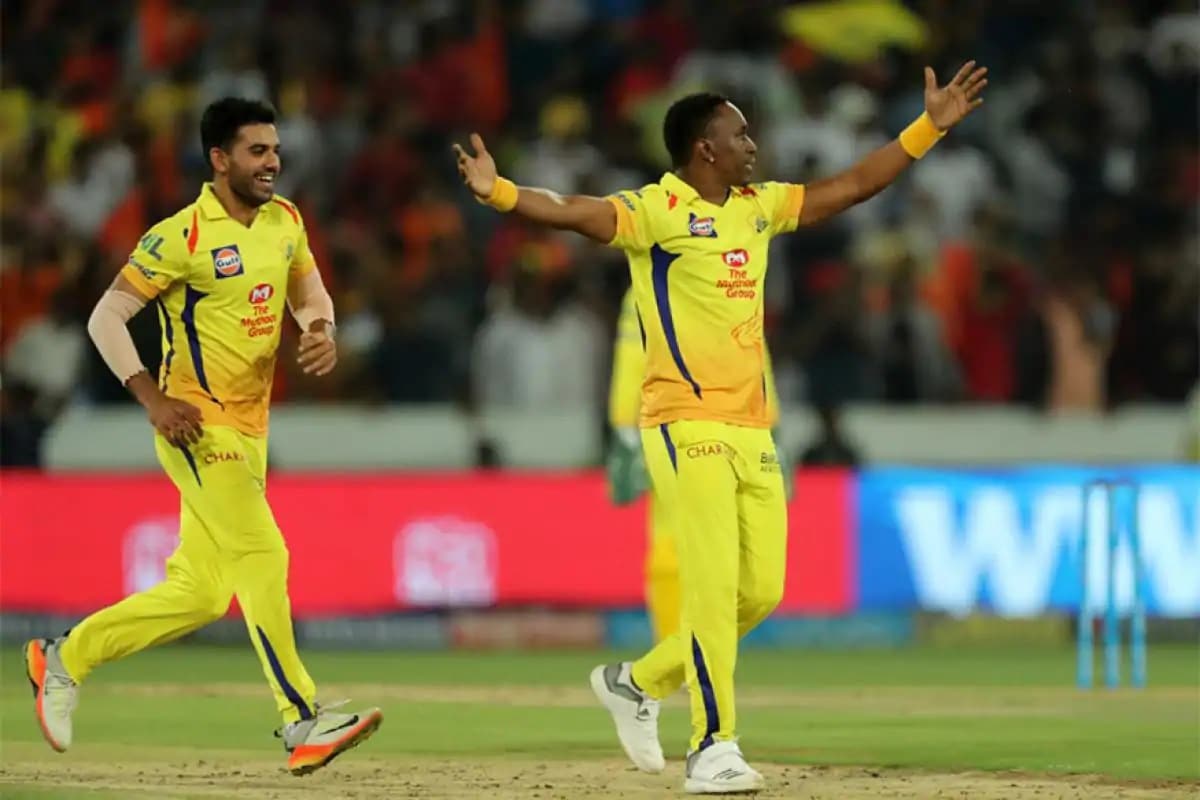 याशिवाय गोलंदाजीमध्ये पीयूष चावलाला 6.75 कोटी मिळतात. तर, ड्वेन ब्रावो या वेस्ट इंडिज गोलंदाजाला 6.40 कोटी मिळतात. याशिवाय गोलंदाजीमध्ये पीयूष चावलाला 6.75 कोटी मिळतात. तर, ड्वेन ब्रावो या वेस्ट इंडिज गोलंदाजाला 6.40 कोटी मिळतात.