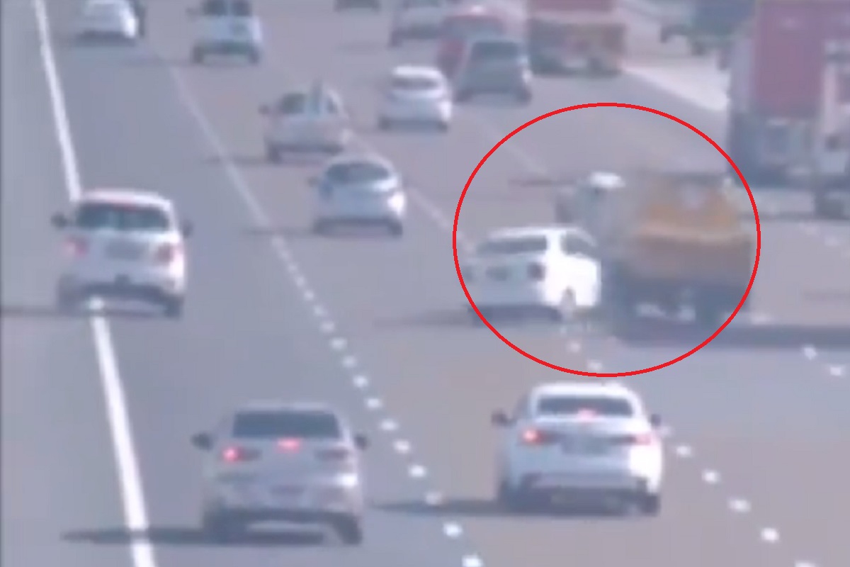 ...आणि हायवेवर लेन सोडून एकमेकांवर आदळल्या 4 गाड्या, भीषण अपघाताचा VIDEO VIRAL