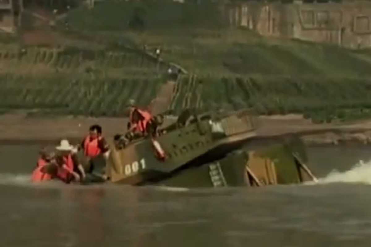 ज्यावर चीनला होता सर्वात जास्त विश्वास, तोच शक्तीशाली टॅंक अवघ्या 30 सेकंदात बुडाला; पाहा VIDEO