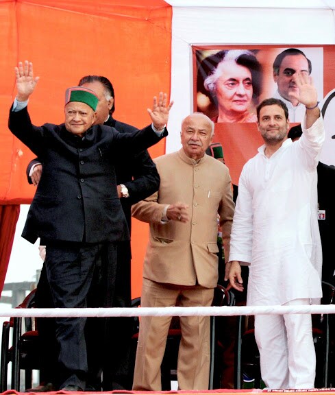 या नावांमध्ये महाराष्ट्रातले ज्येष्ठ काँग्रेस नेते सुशील कुमार शिंदे यांचही नावं घेतलं जातं. उपराष्ट्रपती पदासाठी काँग्रेसने शिंदे यांना उमेदवारी दिली होती. या नावांमध्ये महाराष्ट्रातले ज्येष्ठ काँग्रेस नेते सुशील कुमार शिंदे यांचही नावं घेतलं जातं. उपराष्ट्रपती पदासाठी काँग्रेसने शिंदे यांना उमेदवारी दिली होती.
