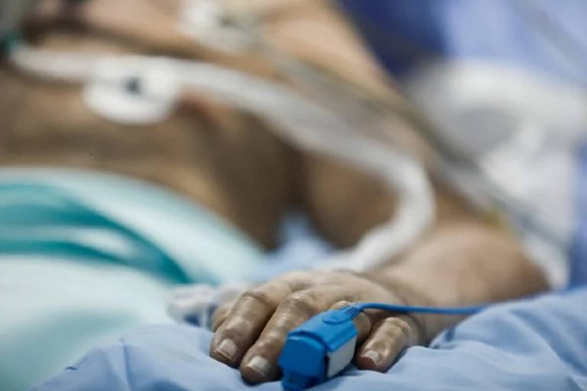 या शास्त्रज्ञांनी दिलेल्या माहितीनुसार, कोरोना संक्रमित रुग्णाच्या शरीरातून व्हायरस जाण्यासाठी किमान एका महिन्याचा कालावधी लागतो. त्यामुळे रुग्ण पॉझिटिव्ह आल्यानंतर एका महिन्यांनी त्यांची दुसरी चाचणी केली पाहिजे. या शास्त्रज्ञांनी दिलेल्या माहितीनुसार, कोरोना संक्रमित रुग्णाच्या शरीरातून व्हायरस जाण्यासाठी किमान एका महिन्याचा कालावधी लागतो. त्यामुळे रुग्ण पॉझिटिव्ह आल्यानंतर एका महिन्यांनी त्यांची दुसरी चाचणी केली पाहिजे.