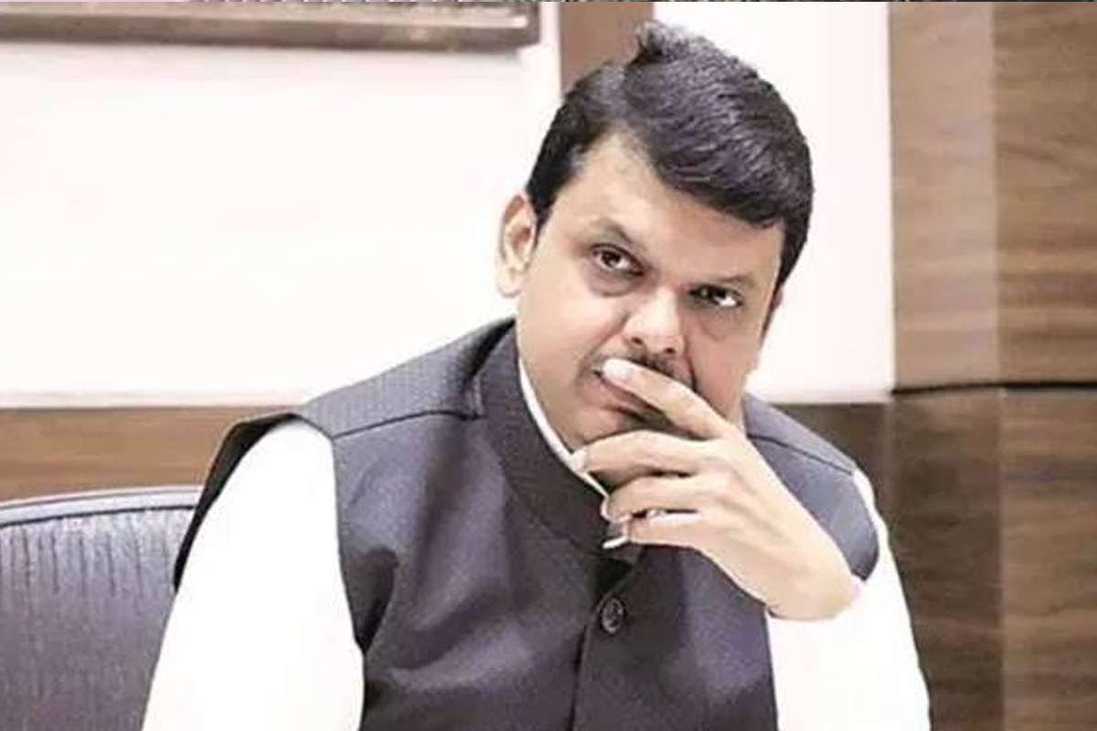 'जलयुक्त' नव्हे तर 'झोलयुक्त' शिवार! 'मी लाभार्थी' जाहिरातीचा खर्च भाजपकडून वसूल करा