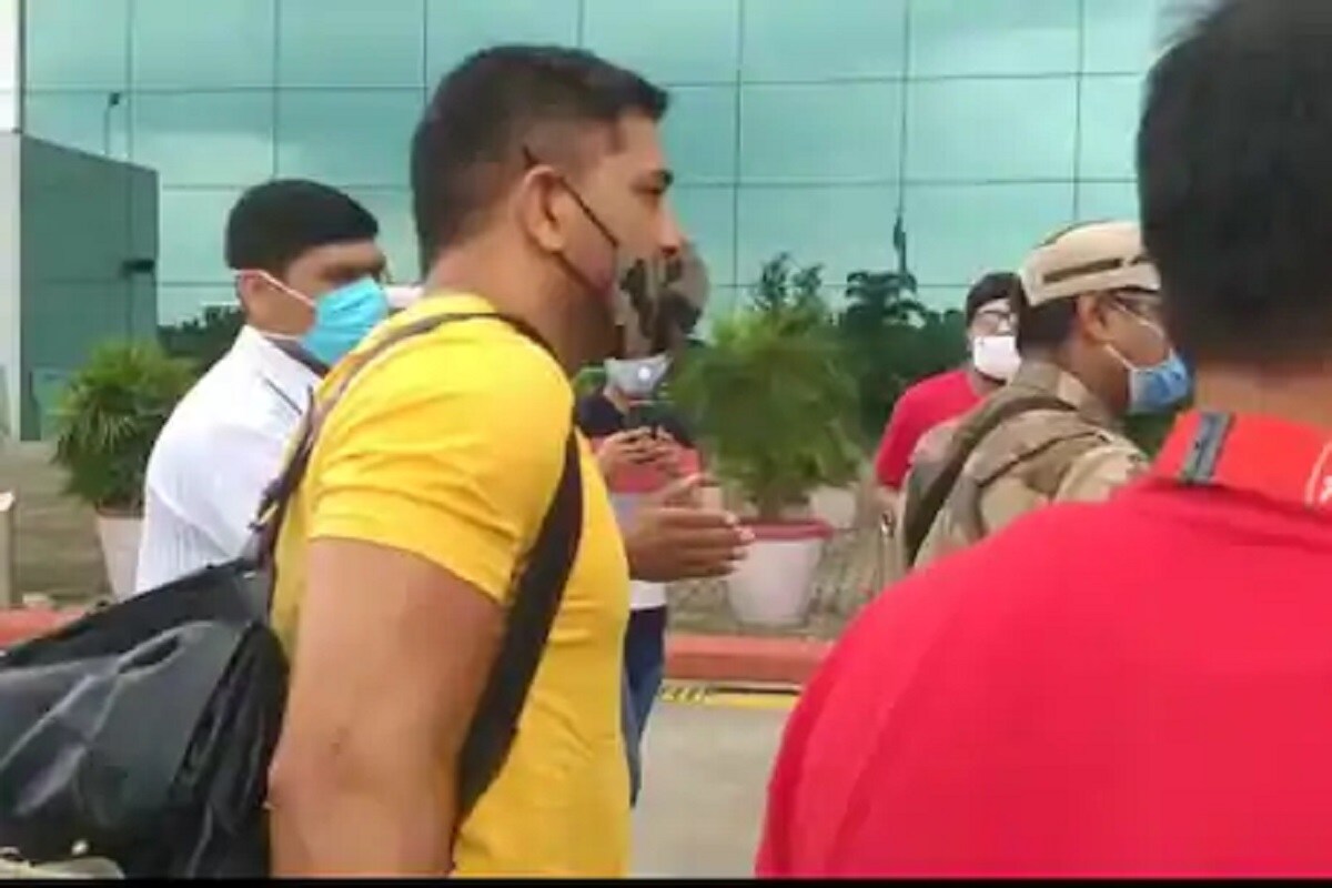 आयपीएल (IPL)चा तेरावा सीझन खेळण्यासाठी धोनीसह चेन्नई सुपर किंग्जचे इतर खेळाडू देखील सरावामध्ये व्यस्त झाले आहेत. आयपीएल (IPL)चा तेरावा सीझन खेळण्यासाठी धोनीसह चेन्नई सुपर किंग्जचे इतर खेळाडू देखील सरावामध्ये व्यस्त झाले आहेत.