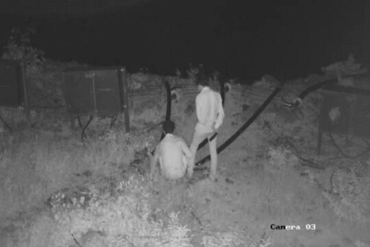 शेतकऱ्यांनी शक्कल लढवत थेट नदीवरच बसवला CCTV कॅमेरा, मोटार चोरणारे 2 चोर जागीच सापडले