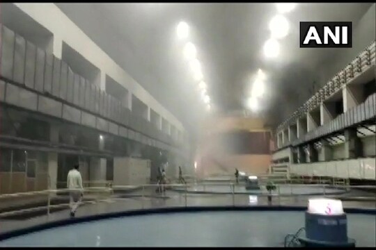 पॉवर स्टेशनला लागलेल्या भीषण आगीत 6 जणांचा मृत्यू, संख्या वाढण्याची भीती