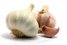 लसूण सोलण्याची ही पद्धत पहिली का? सोशल मीडियावर तुफान VIRAL लसूण सोलण्याची ही पद्धत पहिली का? सोशल मीडियावर तुफान VIRAL