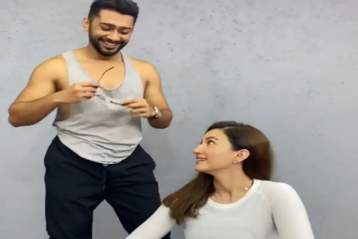 झैदने शेअर केलेल्या एका व्हिडीओमध्ये दोघे डान्स करताना दिसत आहेत. (फोटो सौजन्य- instagram/@zaid_darbar) झैदने शेअर केलेल्या एका व्हिडीओमध्ये दोघे डान्स करताना दिसत आहेत. (फोटो सौजन्य- instagram/@zaid_darbar)
