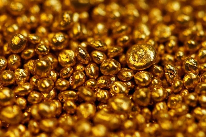 Sovereign Gold Bond ची विक्री बँक, स्टॉक होल्डिंग कॉर्पोरेशन ऑफ इंडिया लिमिटेड, निवडण्यात आलेले पोस्ट आणि एनएसई तसच बीएसईच्या माध्यमातून होते. यातील कोणत्याही ठिकाणी जाऊन तुम्ही बाँड योजनेमध्ये सामील होऊ शकता. Sovereign Gold Bond ची विक्री बँक, स्टॉक होल्डिंग कॉर्पोरेशन ऑफ इंडिया लिमिटेड, निवडण्यात आलेले पोस्ट आणि एनएसई तसच बीएसईच्या माध्यमातून होते. यातील कोणत्याही ठिकाणी जाऊन तुम्ही बाँड योजनेमध्ये सामील होऊ शकता.