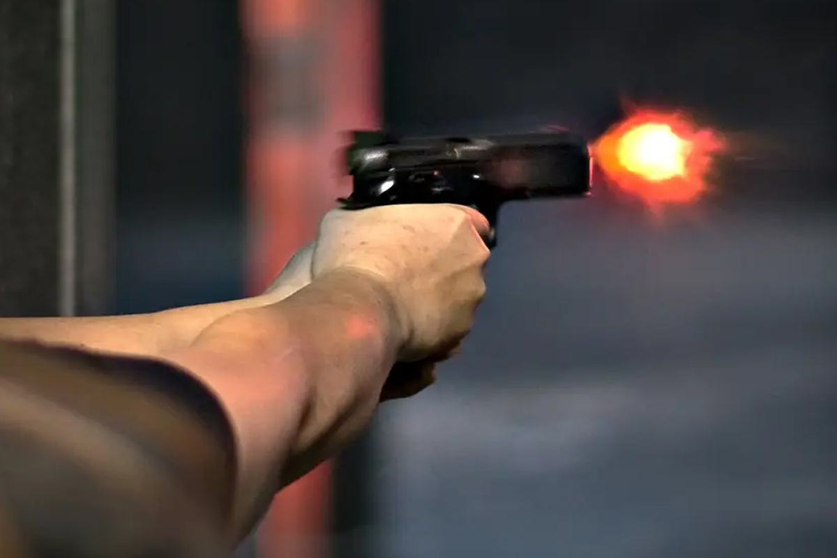 पोलीस अधिकाऱ्याने आधी प्रेयसीवर झाडली गोळी, नंतर सासऱ्याची केली हत्या