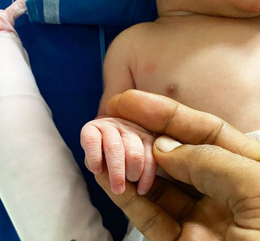 हार्दिकने आपल्याला मुलगा झाल्याचं सोशल मीडियावर सांगिताना हा फोटो शेअर केला होता. (फोटो सौजन्य- इन्स्टाग्राम @hardikpandya93) हार्दिकने आपल्याला मुलगा झाल्याचं सोशल मीडियावर सांगिताना हा फोटो शेअर केला होता. (फोटो सौजन्य- इन्स्टाग्राम @hardikpandya93)