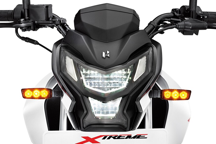 XTreme 160R चे डिझाइन हे स्ट्रीट बाइकला समोर ठेवून तयार करण्यात आले आहे. या बाइकमध्ये हेडलॅम्पला रोबोटिक असा लूक देण्यात आला आहे. त्याचबरोबर टर्न इंडिकेटर आणि टेल लाइटमध्ये एलईडीचा वापर करण्यात आला आहे. XTreme 160R चे डिझाइन हे स्ट्रीट बाइकला समोर ठेवून तयार करण्यात आले आहे. या बाइकमध्ये हेडलॅम्पला रोबोटिक असा लूक देण्यात आला आहे. त्याचबरोबर टर्न इंडिकेटर आणि टेल लाइटमध्ये एलईडीचा वापर करण्यात आला आहे.