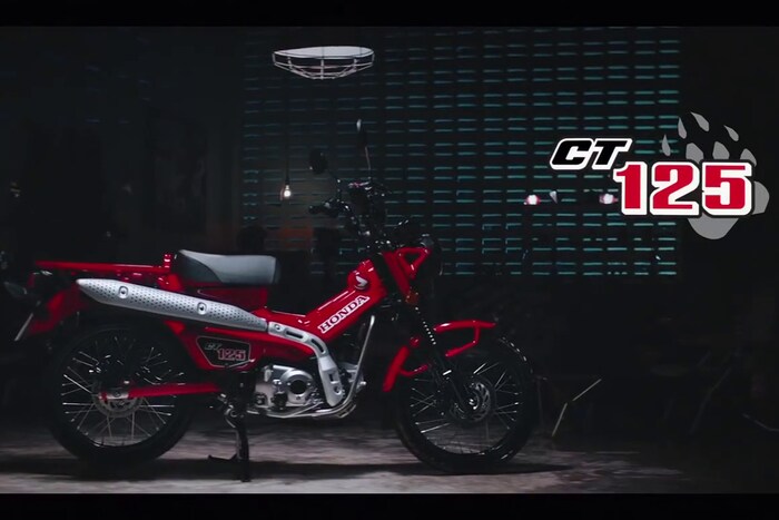  CT125 Hunter Cub ही CT125 सुपर कब वर आधारीत आहे. दोन्ही बाइकमध्ये फार असा मोठा बदल नाही. जवळपास दोन्ही बाइक सारख्याच आहे. फक्त सुपर कबचा लूक हा क्लीन आहे आणि बाइकमध्ये लावण्यात आलेल्या केबल दिसून येतात. तर Hunter Cub मध्ये संपूर्ण उलट प्रकार आहे.
