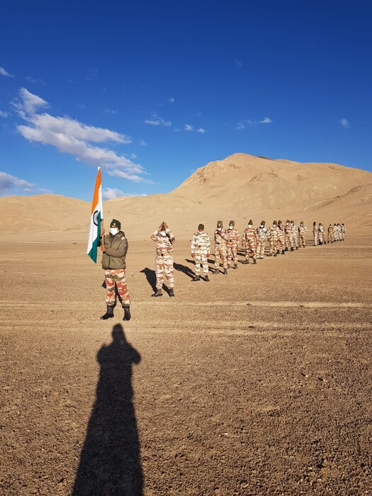 अत्यंत प्रतिकुल परिस्थितीत भारतीय जवान इंडो तिबेड सीमेवर आपले कर्तृव्य बजावत असतात.