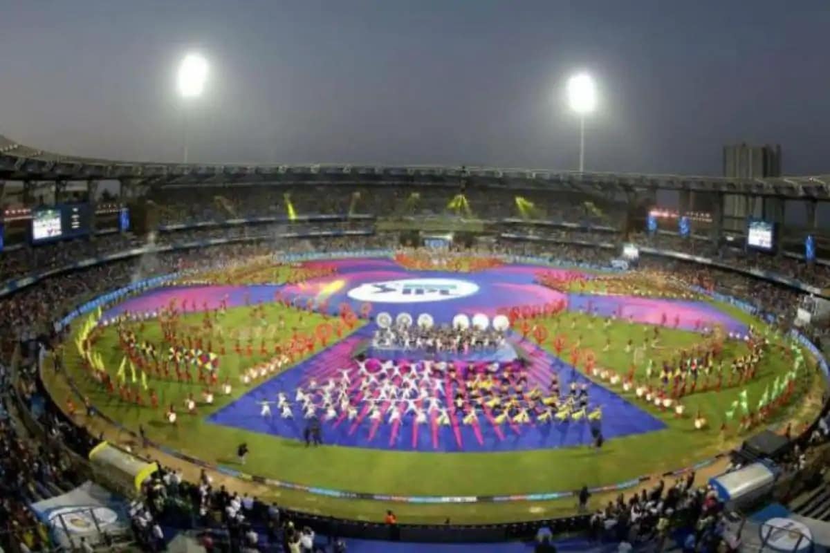 या स्पर्धेत एकूण 10 डबल हेडर्स सामने असणार आहे. आयपीएलचे आयोजन युएइच्या अबु धाबी, दुबई आणि शारजाहमध्ये होणार आहे. दरम्यान, कोरोनाच्या काळात युएइमध्ये होणाऱ्या या स्पर्धेत नियम कडक असणार आहे. या स्पर्धेत एकूण 10 डबल हेडर्स सामने असणार आहे. आयपीएलचे आयोजन युएइच्या अबु धाबी, दुबई आणि शारजाहमध्ये होणार आहे. दरम्यान, कोरोनाच्या काळात युएइमध्ये होणाऱ्या या स्पर्धेत नियम कडक असणार आहे.