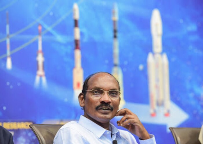 कोरोना संकटामुळे इस्रोच्या कामावरही थोडा परिणाम झाला आहे. त्यामुळे नियोजित वेळेपेक्षा या उड्डाणांना विलंब होण्याची शक्यता व्यक्त केली जात आहे.