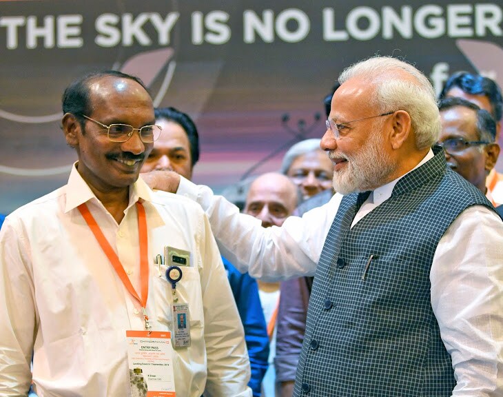 2022मध्ये देशाच्या स्वातंत्र्याला 75 वर्ष पूर्ण होणार आहेत. त्यानिमित्त 3 अंतराळवीरांच्या टीमला 5 ते 7 दिवसांसाठी अंतराळात पाठविण्याची भारती योजना होती. पंतप्रधान मोदींनी त्याची घोषणा केली होती. 2022मध्ये देशाच्या स्वातंत्र्याला 75 वर्ष पूर्ण होणार आहेत. त्यानिमित्त 3 अंतराळवीरांच्या टीमला 5 ते 7 दिवसांसाठी अंतराळात पाठविण्याची भारती योजना होती. पंतप्रधान मोदींनी त्याची घोषणा केली होती.